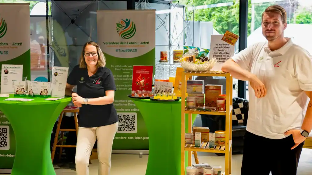13-DSC_3824-Kopie #TeamPOWER Beratungsteam am Infostand mit FitLine-Produkten vor Ort
